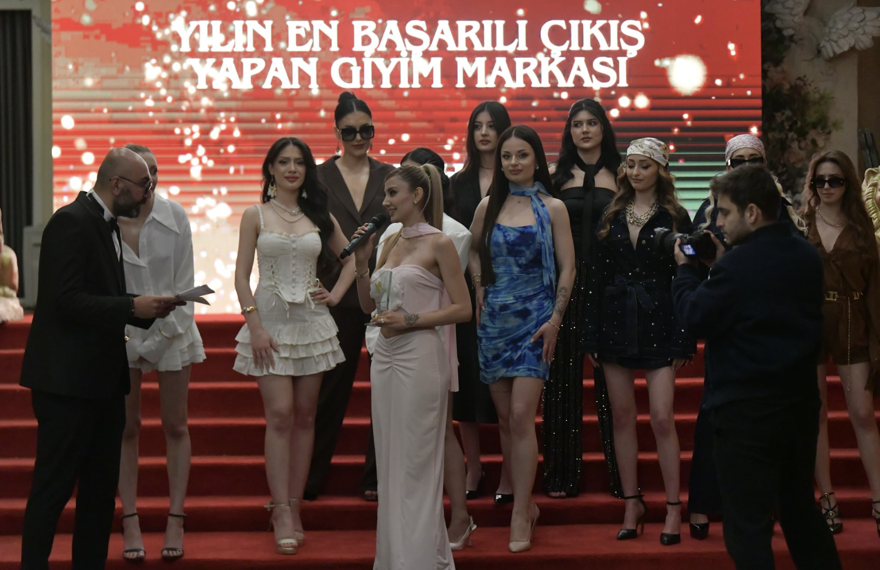 IDL FASHION’dan Moda Dünyasına Güçlü Mesaj: “En Başarılı Çıkış” Ödülü Markanın Oldu!